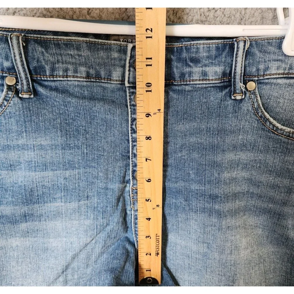Torrid Women's Button Fly Stretch Denim Jean High Rise Shorts Distressed Size 22
